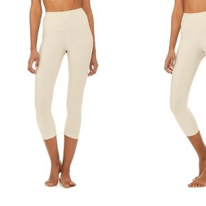 Alo Yoga Women’s High Waist Airlift Capri